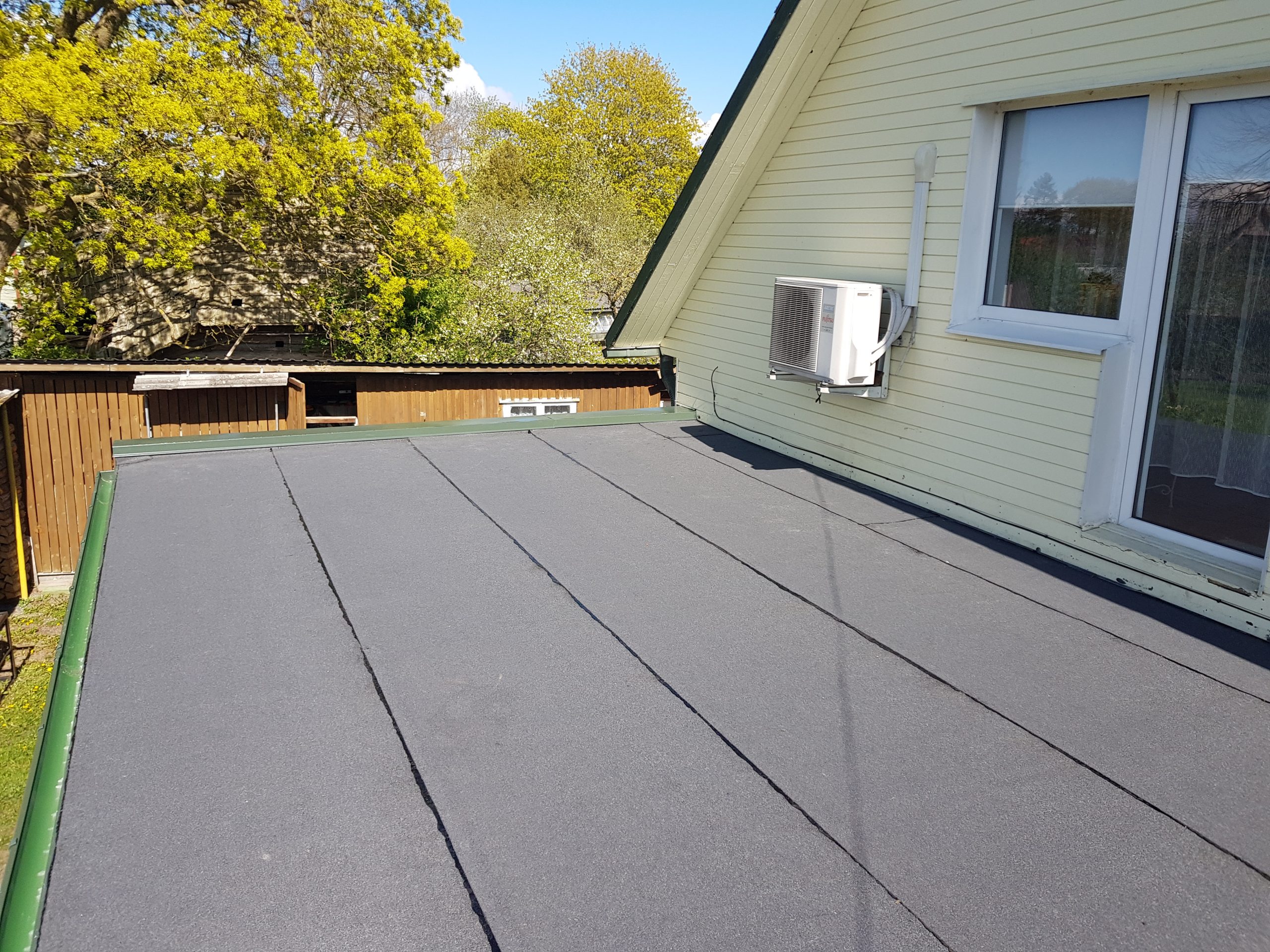 Terrassi katmine kahes kihis uue bituumenrullmaterjaliga materjaliga